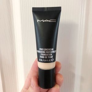 MAC Pro Longwear Nourishing Foundation NW15